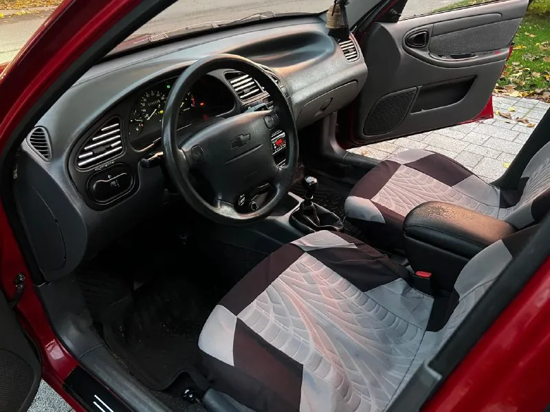 Продам шевроле ланос в отличном состоянии! семейное хорошое авто без каких либо вложений 2008 год выпуска. в техническом плане всё обслужено, двигатель 1.5л. не троит и не стучит и масло не расходует. ходовая часть без стуков. коробка включается мягко, не хрустит, не выбивает. по кузову днище, пороги, стаканы в отличном состоянии, красить ничего не нужно, не гнилая, без рыжиков! выглядит отлично как на фото! максимальная комплектация sx с кондиционером, гидроусилитель, стеклоподъемники. подушка безопасности. противотуманки. обогрев стекла. магнитола с bt. литые диски с новой резиной. тонировка. отличный свет led. по салону тоже всё хорошо, чистый и опрятный, не прокурен, по салону всё работает до каждой кнопочки и лампочки, ошибок на щитке приборов нет всё загорается и гаснет. в общем отличный, надежный и экономичный ланос, за адекватную сумму. в юридическом плане всё хорошо на учёте стоит без штрафов и запретов и прочей ерунды. торг естественно есть но обоснован и возле капота. цена 350000 донецк. +79496415532 - фотография - 7