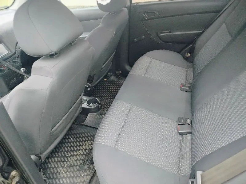 Продам шевроле авео т250 2010 год, пробег 207 т. , 1.4 16v, в хорошем состоянии, не гнилая, все фильтра, масла, тормозная жидкость, теплообменник, катушка, свечи и прочее, есть фото, видео проведенных работ, ходовая в идеале кондиционер, стеклоподъемники в порядке, новая летняя резина, я хозяин, г. зугрэс, цена 435т. , тел:+79495278858 - фотография - 5
