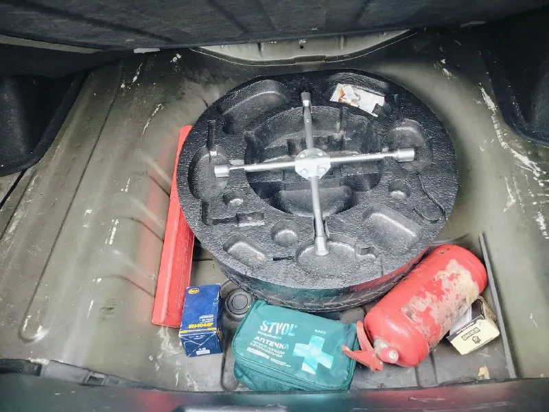 Продам шевроле авео т250 2010 год, пробег 207 т. , 1.4 16v, в хорошем состоянии, не гнилая, все фильтра, масла, тормозная жидкость, теплообменник, катушка, свечи и прочее, есть фото, видео проведенных работ, ходовая в идеале кондиционер, стеклоподъемники в порядке, новая летняя резина, я хозяин, г. зугрэс, цена 435т. , тел:+79495278858 - фотография - 6