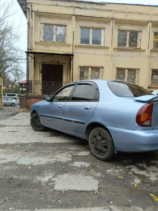 Продам шевроле ланос 2006 года, объём двигателя 1.5 не дымит не троит, ходовка не гремит, всё светится моргает, печка греет, салон в хорошем состоянии, кузов на 4, документы в порядке, цена 185000₽ торг, тел. +79494341948 донецк - фотография - 2