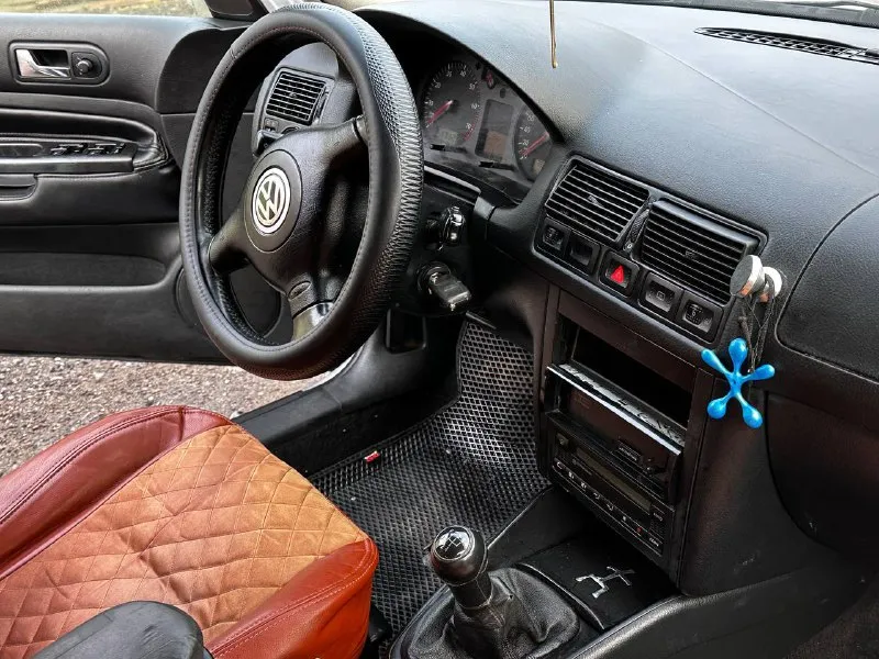 Продаю volkswagen гольф 4 2003 года. Читаем внимательно автомобиль в хорошем состоянии двигатель 1.6 16 кл бензин 105 лс. Ставится на учет на 5 лет без право продажи едим в мрео и ставлю на вас 5 лет вы не сможете продать автомобиль но вы хозяева по тех паспорту. Максимальная комплектация климат контроль 4 стеклоподъемник а гур авс датчик дождя света подогрев зеркал центральный замок подогрев сидений автомобиль весь обслужен без вложений по телефону расскажу што делал и менял осмотр мариуполь цена 350.000 рублей тел +7949-499-888-7
📲 Tg: коля
📞 Звоните: +7(949)4998887 - фотография - 6