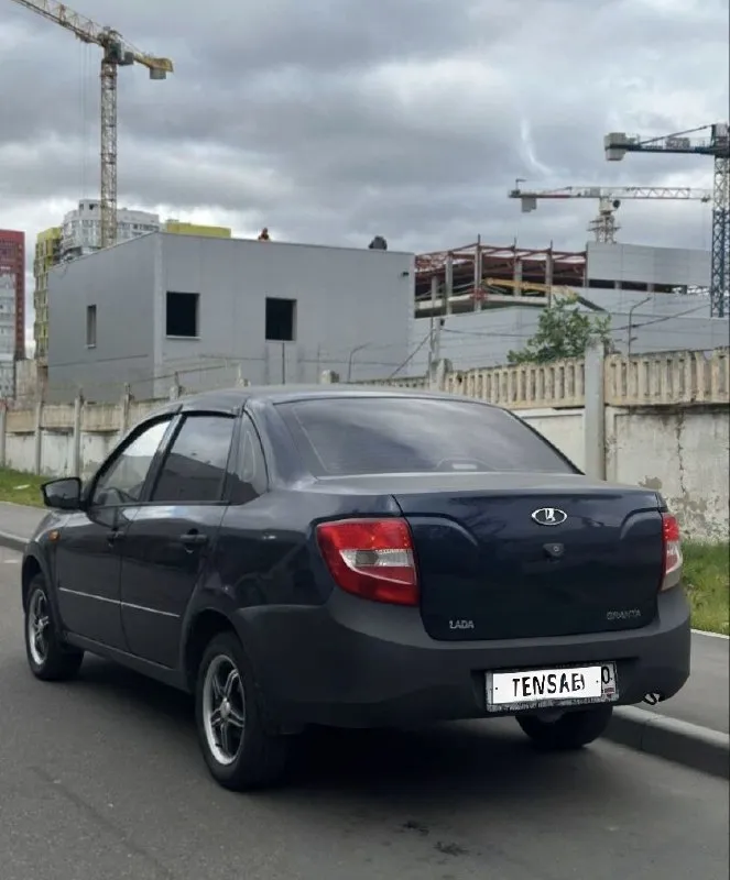 Продам ваз granta. год 2013. без дтп. без окрасов. состояние отличное. пробег родной 140.000. салон как новый. стекла завод включая лобовое. птс оригинал. юридическа чиста переоформления в мрео без проблем. цена 400.000₽ осмотр донецк. всё остальные вопросы по телефону +79495940087 телеграмм @bolotoxo 📲 tg: @bolotoxo 📞 звоните: +7(949)5940087 - фотография - 5