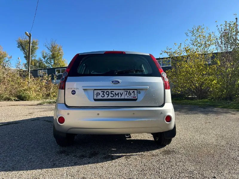 Ford fiesta, 2007 г. продаётся надёжный городской автомобиль. характеристики: двигатель: 1,6 л; кпп: автомат; пробег: 238 000 км. состояние: хорошее, «сел и поехал»; кузов без гнили; обслужен, всё работает; салон чистый; цена: 585 руб. тел. +79186931414 место: мариуполь. также можно купить и в кредит - фотография - 2