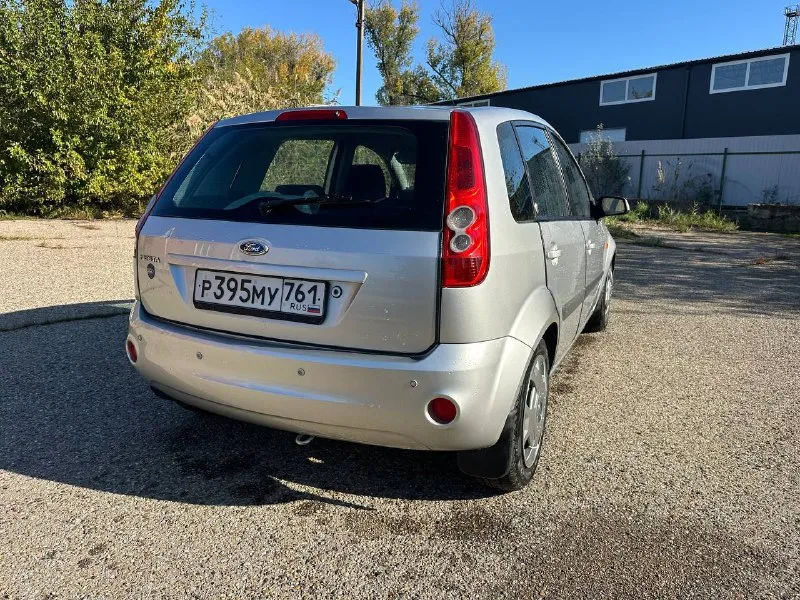 Ford fiesta, 2007 г. продаётся надёжный городской автомобиль. характеристики: двигатель: 1,6 л; кпп: автомат; пробег: 238 000 км. состояние: хорошее, «сел и поехал»; кузов без гнили; обслужен, всё работает; салон чистый; цена: 585 руб. тел. +79186931414 место: мариуполь. также можно купить и в кредит - фотография - 6