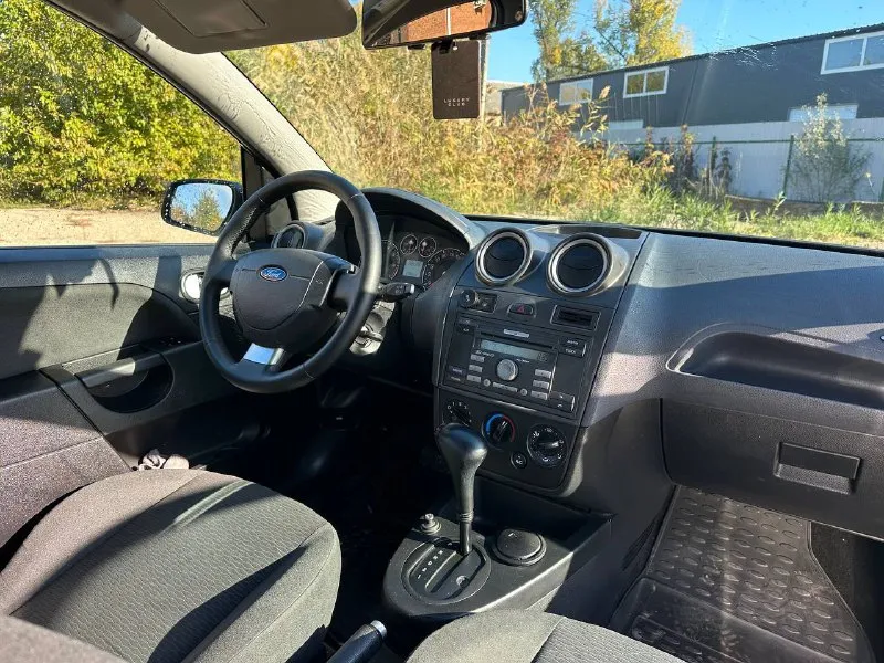 Ford fiesta, 2007 г. продаётся надёжный городской автомобиль. характеристики: двигатель: 1,6 л; кпп: автомат; пробег: 238 000 км. состояние: хорошее, «сел и поехал»; кузов без гнили; обслужен, всё работает; салон чистый; цена: 585 руб. тел. +79186931414 место: мариуполь. также можно купить и в кредит - фотография - 8