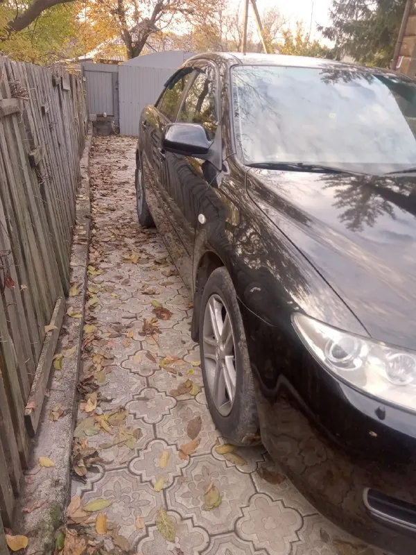 Mazda 6, mazda 6 gg год выпуска 2006 двигатель 2.0л. коробка автомат пробег 250000км. авто в идеальном состоянии, как внешне, так и технически, делать ничего не нужно. сел и поехал. стаканы, пороги, арки, без гнили и рыжиков. салон не прокуренный, чистый. кожа в отличном состоянии. датчик света дождя, климат контроль, круиз контроль, подушки безопасности, подогрев сидений. двигатель масла не берет, коробка не пинает. за последние время поменял: - подушку коробки - передние рычаги - масло в коробке (полная замена вместе с фильтром) - масло в двигателе кузов отполирован и нанесена керамика. все детали кузова родные, без дтп и повреждений. все стекла родные. два комплекта шин два ключа авто делал для себя, но вынужден продать по семейным обстоятельствам. за авто не стыдно, готов к любым осмотрам. я хозяин, на учёте в днр. 780 000р. реальному покупателю, торг у капота! осмотр: мариуполь, володарское. все вопросы по тел 📲 tg: сергей 📞 звоните: +7(949)7194727 - фотография - 4
