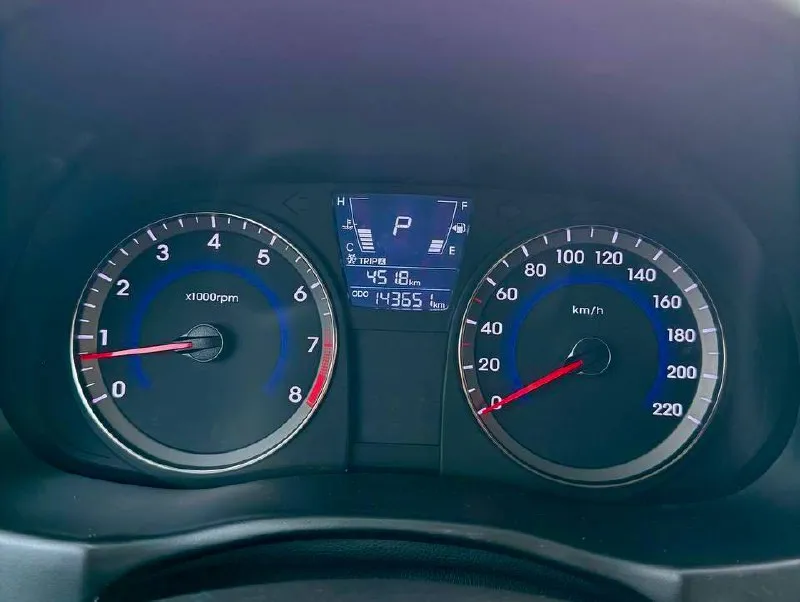 🇰🇵 hyundai solaris 💰цена: 800 000р 🏢город: мариуполь 📅год выпуска: 2012 🧾пробег: 143 651 км. ⚙️двигатель: 1.6 ⛽топливо: бензин ⚙️кпп: автомат 📞 телефон: +7-949-727-41-51 +7-949-551-91-52 +7-989-263-55-56 💾 описание: solaris зарекомендовал себя на российском рынке как универсальный, практичный и надежный автомобиль для тех, кому важны экономичность, надёжность и комфорт. ✅ коробка автомат ✅ заводская краска 💯% ✅ оригинальный пробег ✅ отличное состояние как внешне, так и технически шикарная комплектация: кондиционер❄️ (работает отлично), кожаный мульти-руль, четыре электростеклоподьемника, электропривод зеркал, подогрев сидений, обогрев зоны дворников, птф, гидроусилитель, airbag, abs, хорошая летняя резина. установленасигнализация с опцией автозапуска. улица шевченко 269 🏦 возможна продажа в кредит по двум документам. - фотография - 10