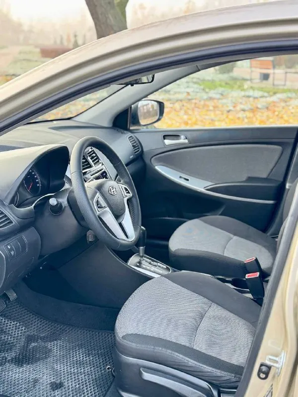 🇰🇵 hyundai solaris 💰цена: 800 000р 🏢город: мариуполь 📅год выпуска: 2012 🧾пробег: 143 651 км. ⚙️двигатель: 1.6 ⛽топливо: бензин ⚙️кпп: автомат 📞 телефон: +7-949-727-41-51 +7-949-551-91-52 +7-989-263-55-56 💾 описание: solaris зарекомендовал себя на российском рынке как универсальный, практичный и надежный автомобиль для тех, кому важны экономичность, надёжность и комфорт. ✅ коробка автомат ✅ заводская краска 💯% ✅ оригинальный пробег ✅ отличное состояние как внешне, так и технически шикарная комплектация: кондиционер❄️ (работает отлично), кожаный мульти-руль, четыре электростеклоподьемника, электропривод зеркал, подогрев сидений, обогрев зоны дворников, птф, гидроусилитель, airbag, abs, хорошая летняя резина. установленасигнализация с опцией автозапуска. улица шевченко 269 🏦 возможна продажа в кредит по двум документам. - фотография - 9