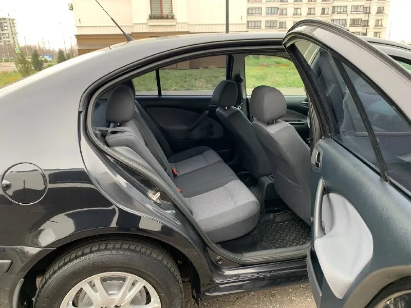 Skoda octavia tour 1.6 mpi 2010 год 2010 всего 2 владельца за все время все стёкла заводские пробег 266т автомобиль отличном состоянии технически автомобиль в хорошем состоянии по кузову выглядит как на фото без дефектов салон также в отличном состоянии сигнализация с автозапуском парк tronic климат контроль подогрев сидений остальные вопросы по телефону +79496347909 г. мариуполь цена 650 - фотография - 10