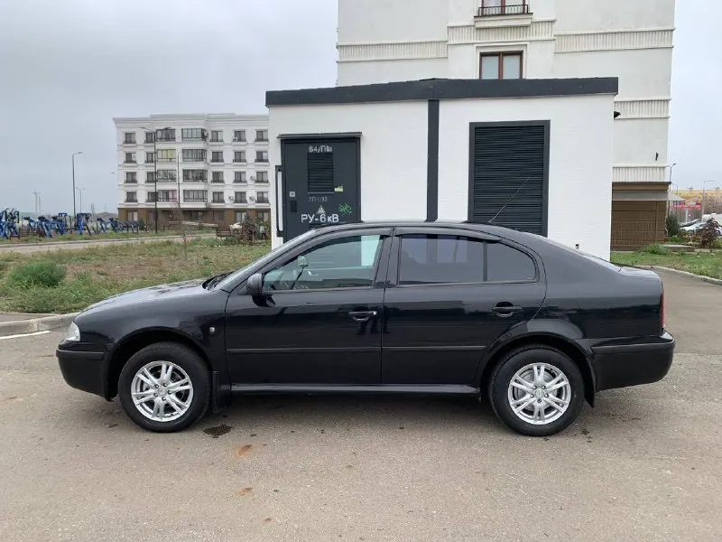 Skoda octavia tour 1.6 mpi 2010 год 2010 всего 2 владельца за все время все стёкла заводские пробег 266т автомобиль отличном состоянии технически автомобиль в хорошем состоянии по кузову выглядит как на фото без дефектов салон также в отличном состоянии сигнализация с автозапуском парк tronic климат контроль подогрев сидений остальные вопросы по телефону +79496347909 г. мариуполь цена 650 - фотография - 5