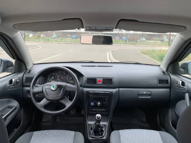 Skoda octavia tour 1.6 mpi 2010 год 2010 всего 2 владельца за все время все стёкла заводские пробег 266т автомобиль отличном состоянии технически автомобиль в хорошем состоянии по кузову выглядит как на фото без дефектов салон также в отличном состоянии сигнализация с автозапуском парк tronic климат контроль подогрев сидений остальные вопросы по телефону +79496347909 г. мариуполь цена 650 - фотография - 7