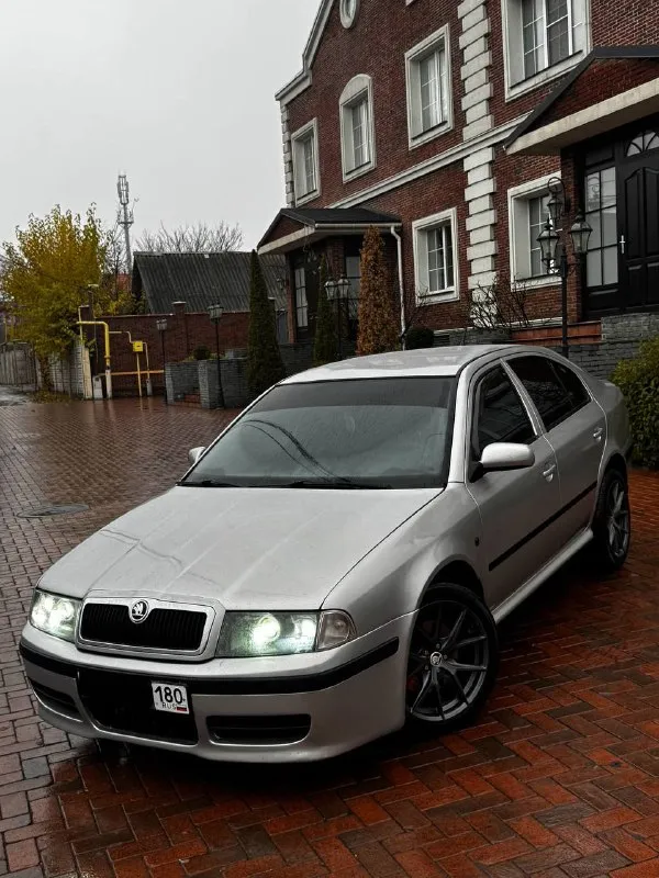 🔥в продаже skoda octavia tour rs 🔥 1.8 турбо, работает отлично, не троит не дымит. едет очень бодро. коробка механика, переключает идеально. машина никаких вложений не требует. кузов без корозии, без гнили. выглядит красиво как на фото. много доработок, а именно: подсветка всего салона, звездное небо, андроид магнитола, дорогая музыка. красивые диски, хорошая резина. по документам полный порядок, любой вид переоформления. ❗️цена 495.000 ₽, возможен торг у авто❗️ ☎️ +7 (949) 742-53-98 📞 звоните: +7(949)7425398 - фотография - 2