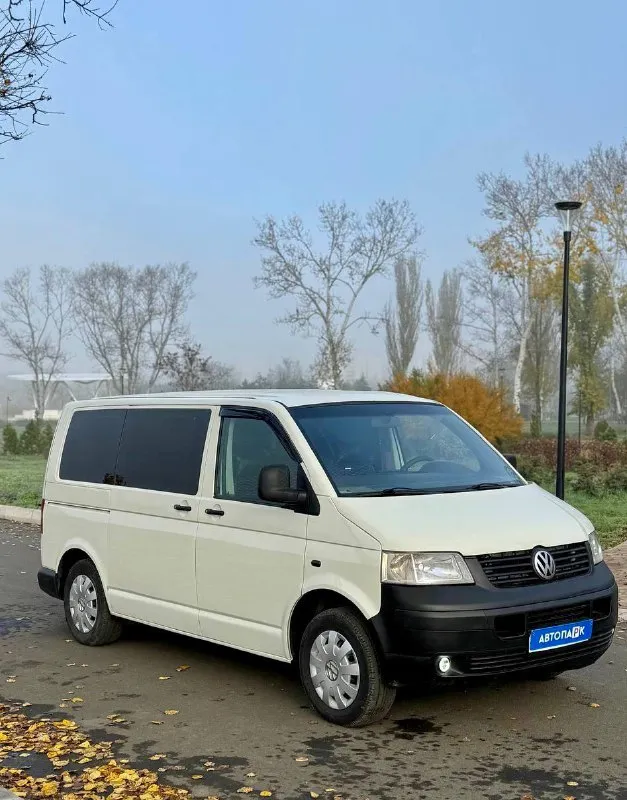 🇩🇪 Volkswagen transporter t5

💰Цена: 1 330 000р
🏢Город: мариуполь
📅Год выпуска: 2004
🗒️Пробег: 227 915 км.
⚙️Двигатель: 1.9 tdi
⛽Топливо: дизель
⚙️Кпп: механика

📞 Телефон:

+7-949-727-41-51
+7-989-263-55-56
+7-949-713-18-14

💾 Описание:

Volkswagen transporter t5 — легендарный минивэн. Переднеприводная компоновка с поперечным расположением двигателя.  Оснащен надежным двигателем объемом 1.9 литра.
Пассажирская версия кузова 8+1

✅ Кузов без коррозии
И дефектов выглядит шикарно

✅ Птс оригинал, крайний владелец с 2014 года

✅ Отличное внешнее и технические состояние

✅ Кондиционер, фаркоп, магнитола с usb и bluetooth, линзованая led оптика

❗️Проведено полное то с заменой всех жидкостей и фильтров, обслужена ходовая часть, топливная аппаратура, тормозная система.

Улица шевченко 2️⃣6️⃣9️⃣ - фотография - 3