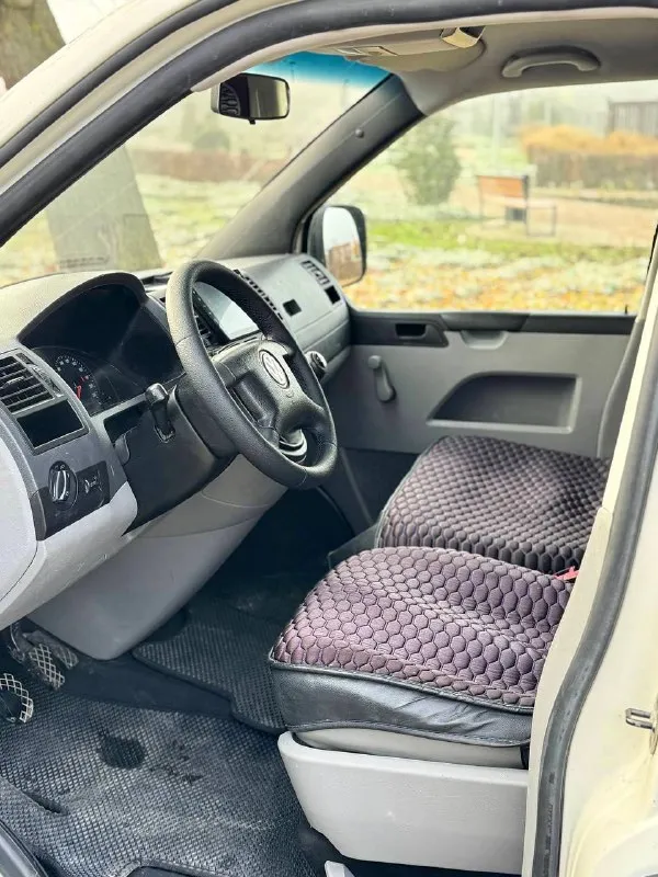 🇩🇪 Volkswagen transporter t5

💰Цена: 1 330 000р
🏢Город: мариуполь
📅Год выпуска: 2004
🗒️Пробег: 227 915 км.
⚙️Двигатель: 1.9 tdi
⛽Топливо: дизель
⚙️Кпп: механика

📞 Телефон:

+7-949-727-41-51
+7-989-263-55-56
+7-949-713-18-14

💾 Описание:

Volkswagen transporter t5 — легендарный минивэн. Переднеприводная компоновка с поперечным расположением двигателя.  Оснащен надежным двигателем объемом 1.9 литра.
Пассажирская версия кузова 8+1

✅ Кузов без коррозии
И дефектов выглядит шикарно

✅ Птс оригинал, крайний владелец с 2014 года

✅ Отличное внешнее и технические состояние

✅ Кондиционер, фаркоп, магнитола с usb и bluetooth, линзованая led оптика

❗️Проведено полное то с заменой всех жидкостей и фильтров, обслужена ходовая часть, топливная аппаратура, тормозная система.

Улица шевченко 2️⃣6️⃣9️⃣ - фотография - 8