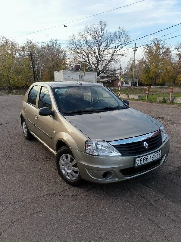 Renault logan 1.6 бензин. 2011 год выпуска. оригинальный птс(2 владельца). все ключи. автомобиль в о... - фотография