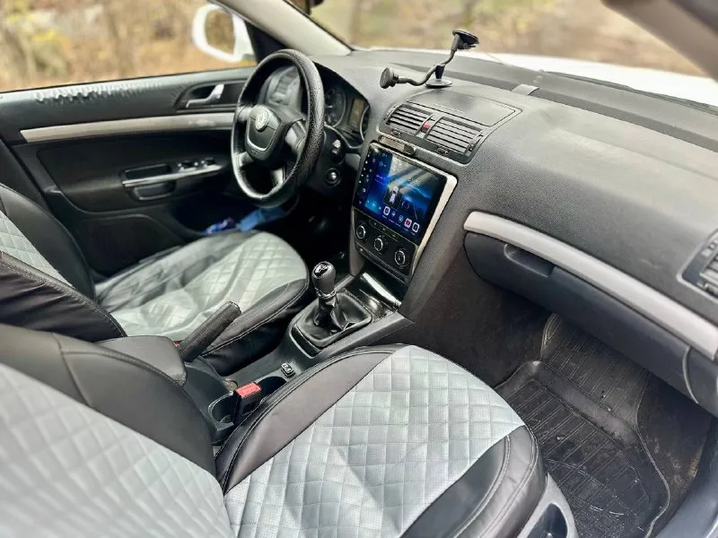 🔥🔥🔥💣🔥🔥🔥 *цена 650тыс. руб. * срочно такая низкая цена только сегодня. skoda octavia a5 рейсталинг 2012г. 1.6 mpi механика. родной пробег 250тыс. км. 2хозяина. авто в хорошем состоянии вложений не требует не каких. кузов без гнили и ржавчины выглядит красиво как на фото так и в живую. # работают отлично не дымит не троит тянет хорошо. самый лучший и надежный мотор в линейке. ходовая без посторонних звуков все в полном порядке. коробка отлично работает. масла фильтра только поменял. салон чистый. богатая комплектация. кондиционер, гур, датчики света и дождя, подогрев сидений и зеркал,4эл. стеклоподьмника, эл. зеркала, подушки безопасности, парк-троик. установлена магнитола на android системе. литые диски. лед фары в ближнем и туманках, тонеровка. в серьезных дтп не была. документы в полном порядке.2собственика, птс оригинал, любое переоформление хоть по дкп хоть через мрео. осмотр донецк +79497946634 +79895340753 телег. 📲 tg: vvv 📞 📲 tg: vvv 📞 звоните: +7(949)7946634 - фотография - 9