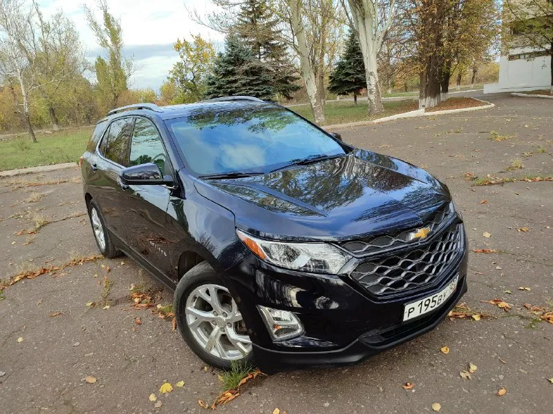 Продам свой личный автомобиль chevrolet equinox, конец 2020 г. в. 1.5 turbo (178 л. с. ) автомат, 146 тыс км. предмаксимальная комплектация lt+! на 18-ых дисках, панорамная крыша, большой сенсорный монитор. состояние нового авто. есть все для комфортной езды: - панорамная крыша - ﻿подогревы сидений - ﻿сенсорный монитор (с поддержкой applecarplay или android auto) - ﻿камеры заднего вида. - ﻿мониторинг мертвых зон. - ﻿парктроники по кругу. - ﻿адаптивный круиз контроль с движениями по полосам и предупреждения о препятствиях. - ﻿кожаный мульти руль - ﻿электропривод багажника - ﻿бесключевой доступ - ﻿автозапуск с ключа - дорогой видеорегистратор - ﻿электро-ручник. - розетка 220 вольт - ﻿двух зонный климат-контроль - два оригинальных заводских ключа - ﻿датчик света / дождя / давление в шинах - ﻿диски r18 - ﻿autohold и многое другое. . продажа с полным переоформлением в мрэо, автомобилем владею 1.5 года. цена:2080000 руб. енакиево. +79496139167 📞 звоните: +7(949)6139167 - фотография - 3