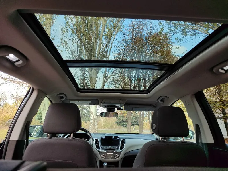 Продам свой личный автомобиль chevrolet equinox, конец 2020 г. в. 1.5 turbo (178 л. с. ) автомат, 146 тыс км. предмаксимальная комплектация lt+! на 18-ых дисках, панорамная крыша, большой сенсорный монитор. состояние нового авто. есть все для комфортной езды: - панорамная крыша - ﻿подогревы сидений - ﻿сенсорный монитор (с поддержкой applecarplay или android auto) - ﻿камеры заднего вида. - ﻿мониторинг мертвых зон. - ﻿парктроники по кругу. - ﻿адаптивный круиз контроль с движениями по полосам и предупреждения о препятствиях. - ﻿кожаный мульти руль - ﻿электропривод багажника - ﻿бесключевой доступ - ﻿автозапуск с ключа - дорогой видеорегистратор - ﻿электро-ручник. - розетка 220 вольт - ﻿двух зонный климат-контроль - два оригинальных заводских ключа - ﻿датчик света / дождя / давление в шинах - ﻿диски r18 - ﻿autohold и многое другое. . продажа с полным переоформлением в мрэо, автомобилем владею 1.5 года. цена:2080000 руб. енакиево. +79496139167 📞 звоните: +7(949)6139167 - фотография - 4