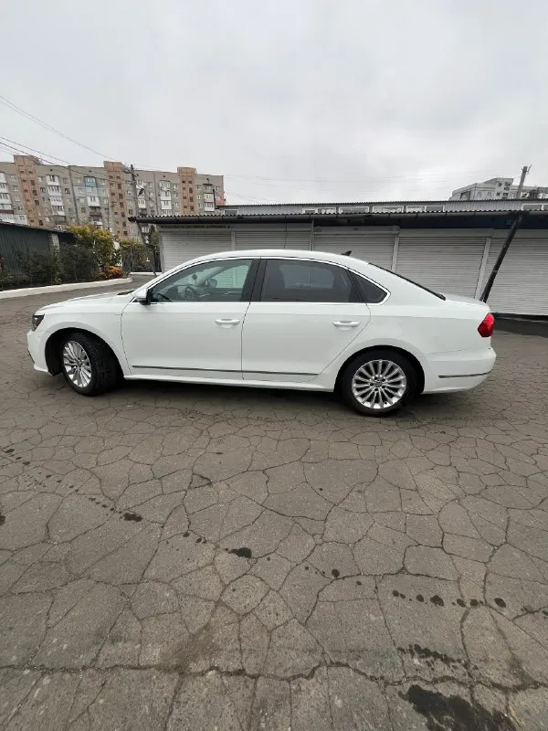 Продам: volkswagen passat b7 2016 двигатель:1.8 tsi gen 3 6ст aisin пробег: 153000км -датчик света -датчик давления в шинах -камера заднего вида -электро привод стёкол -двухзонный климат контроль -электро привод переднего сиденья -подогрев сидений -громкая связь -bluetooth, usb, aux, carplay машина очень динамичная, резвая, но и приятная по расходу! коробка не пинает, отлично работает ! масло не ест, от замены до замены. салон в отличном состояние вся обслуженная, звоните, расскажу что делал! по документам полный порядок. г. макеевка цена 1.670 000 торг 📞 +79497129165 📲 tg: @gryz_li 📞 +7(949)3149622 📞 звоните: +7(949)7129165 - фотография - 9
