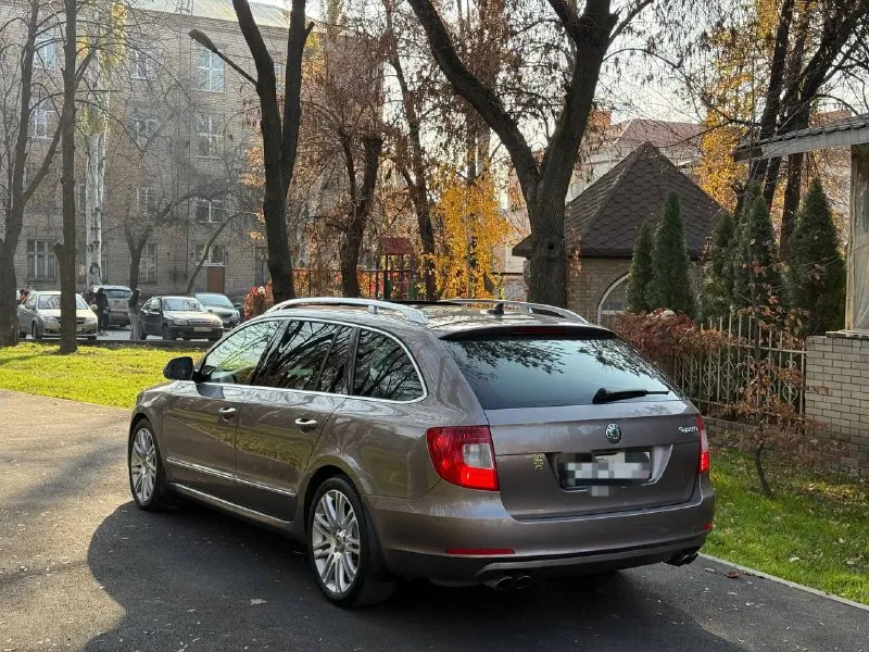 🚘 марка / модель: skoda superb lаurin&klement 📮 город:донецк 📅 год выпуска:2012 💶 цена:1.050.000р 📊 пробег:240.000км ⛽ двигатель (тип, объем, ):бензин,2.0 🔧 тип кпп:автомат 📝 описание: в продаже очень редкий и отличный автомобиль, мокрая dq250 и мотор ccza 2.0. максимальная комплектация lаurin&klement в ней есть все даже зонтик) вентиляция и обогрев всех сидений, музыка sound system, навигация, климат многозонный, шторки, электро багажник, адаптивная оптика, панорамная крыша, память сидений, камера заднего вида, бесключевой доступ, кнопка старт стоп и т. д. технически на отлично, кузов чувствует себя прекрасно, готов к любым проверкам на вашем сто. машина дарит много положительных эмоций, двигатель, коробка обслужены салон в отличном состоянии комплектация laurin&klement эксплуатация автомобиля с 2013г, только лишь в одной семье, птс оригинал, два ключа. отличный автомобиль за свои деньги ☎ контактный телефон:+7949-4 📲 tg: ⚡️ 📞 звоните: +7(949)4589851 - фотография - 4