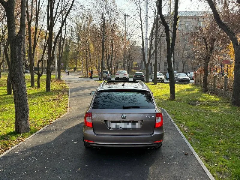 🚘 марка / модель: skoda superb lаurin&klement 📮 город:донецк 📅 год выпуска:2012 💶 цена:1.050.000р 📊 пробег:240.000км ⛽ двигатель (тип, объем, ):бензин,2.0 🔧 тип кпп:автомат 📝 описание: в продаже очень редкий и отличный автомобиль, мокрая dq250 и мотор ccza 2.0. максимальная комплектация lаurin&klement в ней есть все даже зонтик) вентиляция и обогрев всех сидений, музыка sound system, навигация, климат многозонный, шторки, электро багажник, адаптивная оптика, панорамная крыша, память сидений, камера заднего вида, бесключевой доступ, кнопка старт стоп и т. д. технически на отлично, кузов чувствует себя прекрасно, готов к любым проверкам на вашем сто. машина дарит много положительных эмоций, двигатель, коробка обслужены салон в отличном состоянии комплектация laurin&klement эксплуатация автомобиля с 2013г, только лишь в одной семье, птс оригинал, два ключа. отличный автомобиль за свои деньги ☎ контактный телефон:+7949-4 📲 tg: ⚡️ 📞 звоните: +7(949)4589851 - фотография - 6