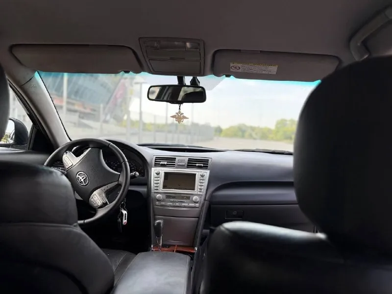 💶 цена: 950000 📮 город: донецк 🚘 марка / модель: camry 40 📅 год выпуска: 2009 📊 пробег: 350000 ⛽ двигатель (тип, объем, мощность): 2.4 ✅ vin код: xw7be40kx0s006842 🔧 тип кпп: акпп 👨‍⚖ владельцев в птс: 4 ⏳ срок владения: 1 📝 описание: надёжный и проверенный временем автомобиль, готов к эксплуатации без дополнительных вложений в ближайшее время. пробег 350 000 км честный пробег, для автомобиля этого года выпуска. имеются царапины по кузову. небольшие косметические дефекты, которые не влияют на техническое состояние автомобиля. camry 2009 - это отличный вариант для тех, кто ищет надежный автомобиль, для повседневной эксплуатации. несмотря на возраст и пробег, автомобиль находится в хорошем техническом состоянии и готов прослужить вам еще долгое время. комплектация максимальная, r4. комплект зимней резины на родных дисках в подарок. ☎ контактный телефон: +7(949)-535-20-18 📞 звоните: +7(949)5352018 - фотография - 3