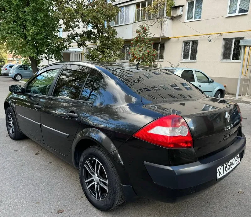 🚙renault megane 💰цена - 398.000₽ 🌍 город - мариуполь 📆 год выпуска - 2005 🛞пробег - 121.000 км ⛽️топливо - бензин ⚙️модификация- 1.6 🕹️кпп - механика 🏋🏻‍♂️собственник - да ☎️+79497368266 автомобиль в идеальном состоянии! с оригинальным пробегом 100% весь в родном окрасе! полностью обслужен, вложений не требует не каких техника вся на отлично. весной было сделано большое то кузов в отличном состоянии!документы абсолютно чистые доп. инфо. по телефону. автотека зеленая! abs✅ усилитель руля✅ эл. подъемники ✅ 4 подушки безопасности✅ - фотография - 4