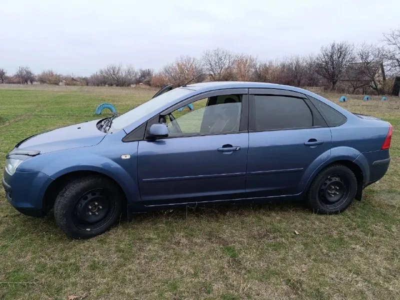 Продам ford focus 2 2006 года. объём двигателя 1.8 (125 л. с. ) бензин. пробег 261тыс. установлен контрактный двигатель с пробегом 90 тыс. комплектация: стеклоподъёмники 2, кондиционер, подогрев окон, подогрев передних сидений, андроид экран, хорошее звучание музыки. ходовка в порядке. резина новая зима, лето. с документами порядок. цена: 530 000. торг. вопросы по телефону: +79493286625 (теграмм, макс). 📞 звоните: +7(949)3286625 - фотография - 10