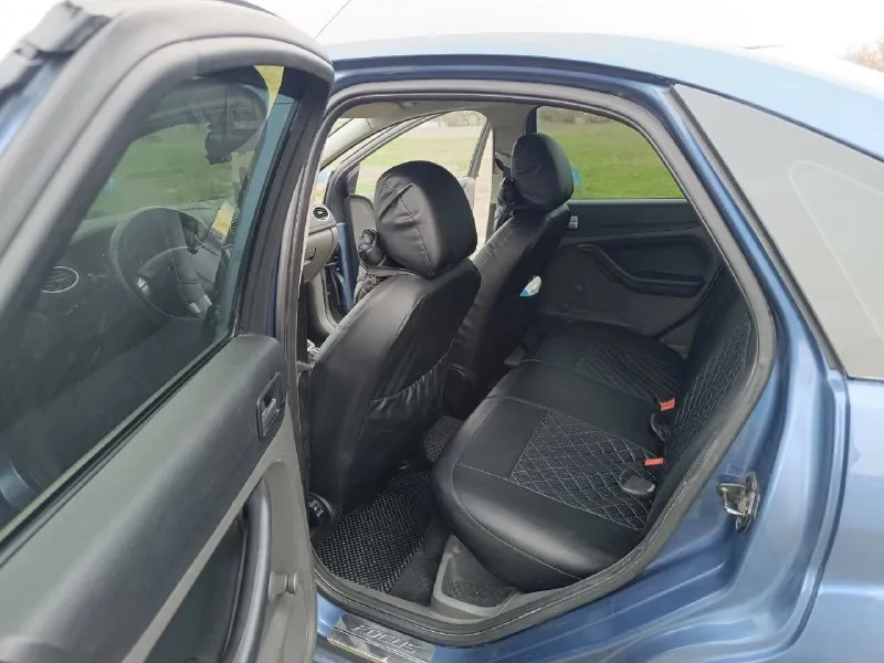 Продам ford focus 2 2006 года. объём двигателя 1.8 (125 л. с. ) бензин. пробег 261тыс. установлен контрактный двигатель с пробегом 90 тыс. комплектация: стеклоподъёмники 2, кондиционер, подогрев окон, подогрев передних сидений, андроид экран, хорошее звучание музыки. ходовка в порядке. резина новая зима, лето. с документами порядок. цена: 530 000. торг. вопросы по телефону: +79493286625 (теграмм, макс). 📞 звоните: +7(949)3286625 - фотография - 4