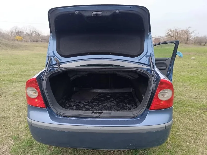 Продам ford focus 2 2006 года. объём двигателя 1.8 (125 л. с. ) бензин. пробег 261тыс. установлен контрактный двигатель с пробегом 90 тыс. комплектация: стеклоподъёмники 2, кондиционер, подогрев окон, подогрев передних сидений, андроид экран, хорошее звучание музыки. ходовка в порядке. резина новая зима, лето. с документами порядок. цена: 530 000. торг. вопросы по телефону: +79493286625 (теграмм, макс). 📞 звоните: +7(949)3286625 - фотография - 9