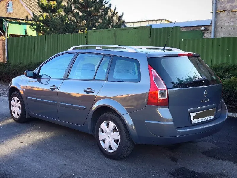 Здравствуйте, продам семейный автомобиль reno megane 2 в кузове универсал в идеальном состоянии по кузову вся в заводском окрасе, всё родное даже стекла, авто в жизни лучше чем на фото, в богатой комплектации: климат контроль, круиз контроль, датчик дождя, датчик света, мульти руль, полный электро пакет, дорогая оптика, хорошая андроид магнитола, +комплект летней резины на литых дисках, двигатель масло не кушает от замены до замены, работает хорошо, коробка в отличном состоянии без проблем, по ходовой части всё отлично, по документам всё чисто могу присутствовать с вами в мрэо. осмотр г. донецк цена 720.000 кому нужен действительно достойный автомобиль звоните возможен обмен +79493687962 📲 tg: @tg00239 📞 звоните: +7(949)3687962 - фотография - 2