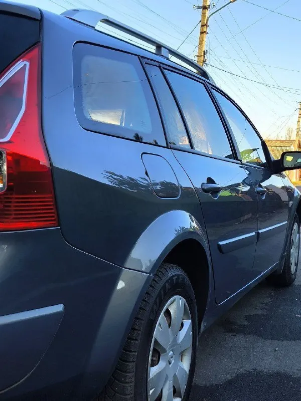 Здравствуйте, продам семейный автомобиль reno megane 2 в кузове универсал в идеальном состоянии по кузову вся в заводском окрасе, всё родное даже стекла, авто в жизни лучше чем на фото, в богатой комплектации: климат контроль, круиз контроль, датчик дождя, датчик света, мульти руль, полный электро пакет, дорогая оптика, хорошая андроид магнитола, +комплект летней резины на литых дисках, двигатель масло не кушает от замены до замены, работает хорошо, коробка в отличном состоянии без проблем, по ходовой части всё отлично, по документам всё чисто могу присутствовать с вами в мрэо. осмотр г. донецк цена 720.000 кому нужен действительно достойный автомобиль звоните возможен обмен +79493687962 📲 tg: @tg00239 📞 звоните: +7(949)3687962 - фотография - 4