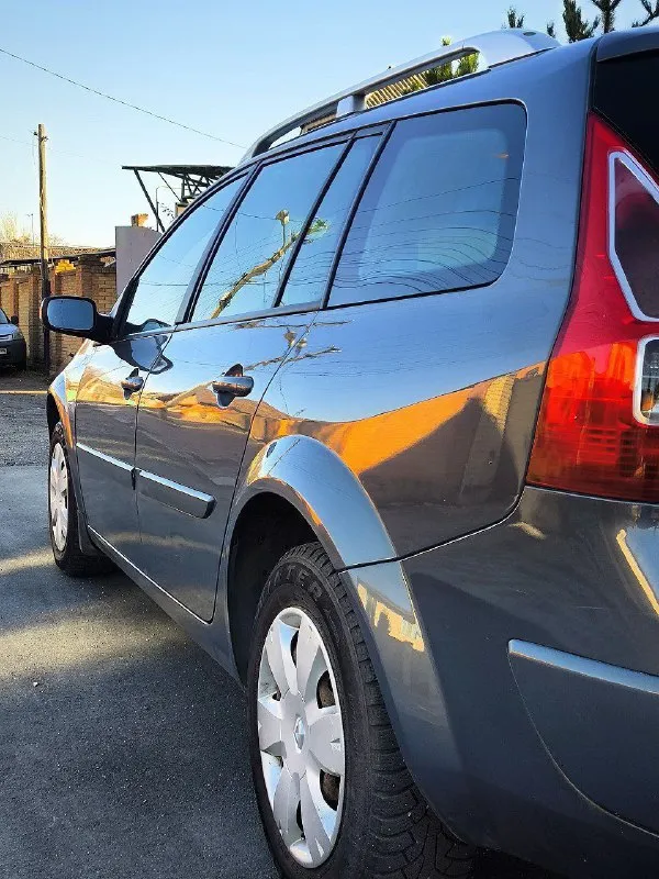 Здравствуйте, продам семейный автомобиль reno megane 2 в кузове универсал в идеальном состоянии по кузову вся в заводском окрасе, всё родное даже стекла, авто в жизни лучше чем на фото, в богатой комплектации: климат контроль, круиз контроль, датчик дождя, датчик света, мульти руль, полный электро пакет, дорогая оптика, хорошая андроид магнитола, +комплект летней резины на литых дисках, двигатель масло не кушает от замены до замены, работает хорошо, коробка в отличном состоянии без проблем, по ходовой части всё отлично, по документам всё чисто могу присутствовать с вами в мрэо. осмотр г. донецк цена 720.000 кому нужен действительно достойный автомобиль звоните возможен обмен +79493687962 📲 tg: @tg00239 📞 звоните: +7(949)3687962 - фотография - 5