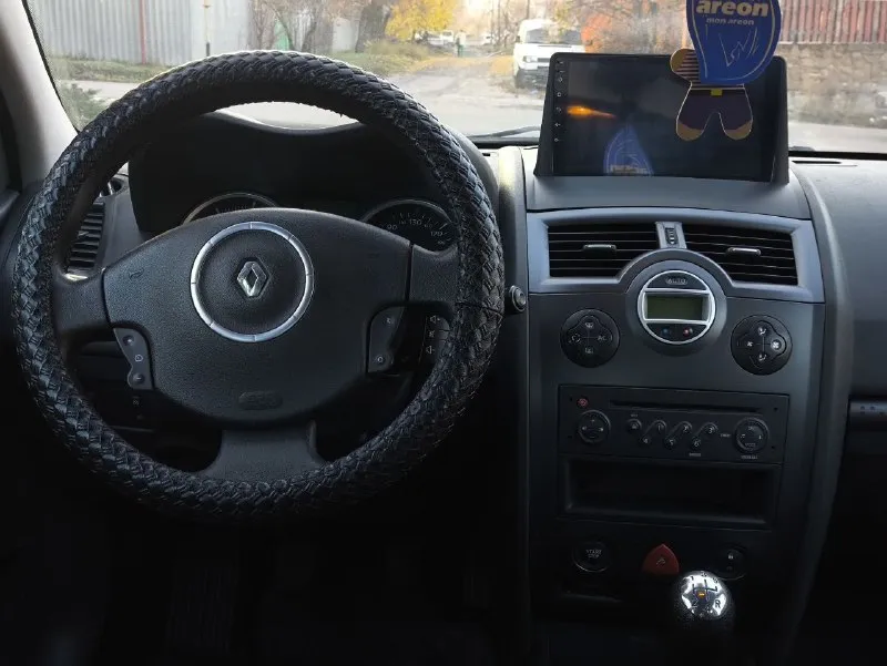 Здравствуйте, продам семейный автомобиль reno megane 2 в кузове универсал в идеальном состоянии по кузову вся в заводском окрасе, всё родное даже стекла, авто в жизни лучше чем на фото, в богатой комплектации: климат контроль, круиз контроль, датчик дождя, датчик света, мульти руль, полный электро пакет, дорогая оптика, хорошая андроид магнитола, +комплект летней резины на литых дисках, двигатель масло не кушает от замены до замены, работает хорошо, коробка в отличном состоянии без проблем, по ходовой части всё отлично, по документам всё чисто могу присутствовать с вами в мрэо. осмотр г. донецк цена 720.000 кому нужен действительно достойный автомобиль звоните возможен обмен +79493687962 📲 tg: @tg00239 📞 звоните: +7(949)3687962 - фотография - 6