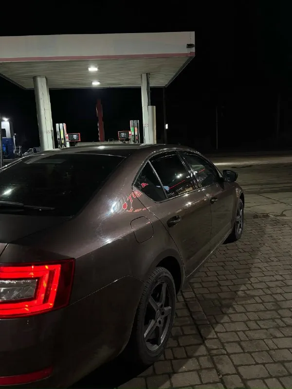 Продам skoda octavia 1.4 tsi mt цена: 1.000.000 руб торг в очень хорошем состоянии. машина ухожена и обслужена от а до я. менялась поршневая, вкладыши, ревизия головки! пробег оригинал, не скручен. все жидкости свежие, все обслужено. что было поменяно: - новые подушки двигателя - стойки стабилизатора - рулевые тяги и наконечники (рейка отреставрирована) - развал схождения сделан - резина 3 комплекта (два комплекта дисков) - установлена хорошая музыка, андроид магнитола! (штатную отдам!) обработана полностью! в ближайшее время без вложений! - картридж турбины заменен не так давно! масла не берет от слова совсем! на машине не летаю, это 1.4 не 2.0!(все разумно) - дорогая тонировка сзади - подкапотка чистая, все сухое (слежу за этим и во время устраняю течи!) - ролики и ремни заменил около 7 тыс назад. описывать очень долго, готов для личных встреч, убедитесь сами. с продажей авто сильно не спешу, езжу каждый день! +79490425668 📞 звоните: +7(949)0425668 - фотография - 4