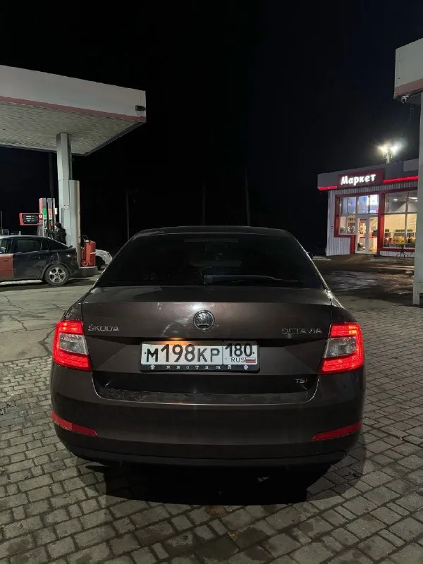 Продам skoda octavia 1.4 tsi mt цена: 1.000.000 руб торг в очень хорошем состоянии. машина ухожена и обслужена от а до я. менялась поршневая, вкладыши, ревизия головки! пробег оригинал, не скручен. все жидкости свежие, все обслужено. что было поменяно: - новые подушки двигателя - стойки стабилизатора - рулевые тяги и наконечники (рейка отреставрирована) - развал схождения сделан - резина 3 комплекта (два комплекта дисков) - установлена хорошая музыка, андроид магнитола! (штатную отдам!) обработана полностью! в ближайшее время без вложений! - картридж турбины заменен не так давно! масла не берет от слова совсем! на машине не летаю, это 1.4 не 2.0!(все разумно) - дорогая тонировка сзади - подкапотка чистая, все сухое (слежу за этим и во время устраняю течи!) - ролики и ремни заменил около 7 тыс назад. описывать очень долго, готов для личных встреч, убедитесь сами. с продажей авто сильно не спешу, езжу каждый день! +79490425668 📞 звоните: +7(949)0425668 - фотография - 5