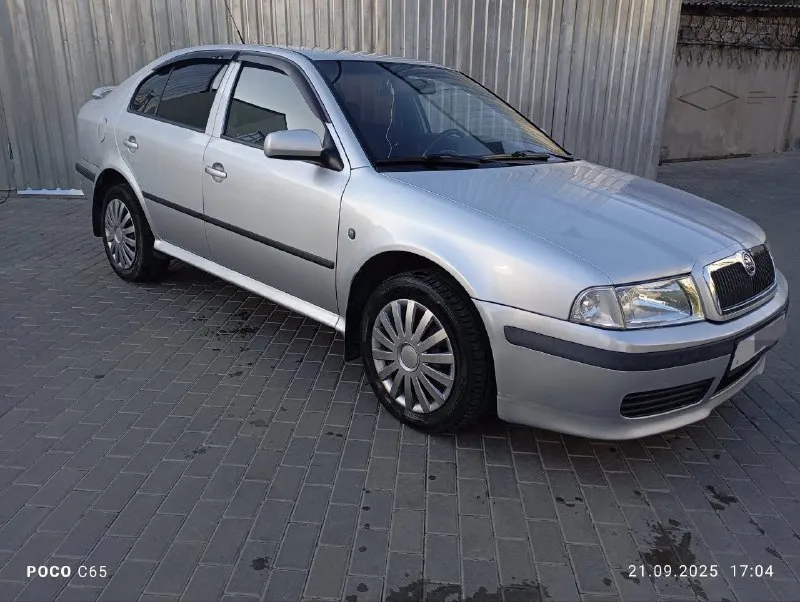 Skoda octavia 2008 г. двигатель: 1.6 (bfq, 102 л. с) пробег: 296 000 комплектация wts, спортивный обвес, трехспицевый кожанный руль, чёрный потолок, передние сидения с развитой боковой поддержкой, abs, кондиционер, электро регулировка и обогрев зеркал, передние электрические стеклоподьемники, сигнализация starline a6, заводской центральный замок, заводская аудиосистема на 4 динамика, бортовой компьютер, доводчик стекол с сигнализации. все функции в машине работают сервисная книжка имеется юридически всё в порядке цена: 585.000 рублей, торг при осмотре г. донецк продажа с переоформлением в мрэо. остальные вопросы по телефону денис +79493230454 📞 звоните: +7(949)3230454 - фотография - 4