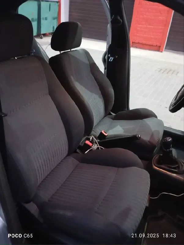 Skoda octavia 2008 г. двигатель: 1.6 (bfq, 102 л. с) пробег: 296 000 комплектация wts, спортивный обвес, трехспицевый кожанный руль, чёрный потолок, передние сидения с развитой боковой поддержкой, abs, кондиционер, электро регулировка и обогрев зеркал, передние электрические стеклоподьемники, сигнализация starline a6, заводской центральный замок, заводская аудиосистема на 4 динамика, бортовой компьютер, доводчик стекол с сигнализации. все функции в машине работают сервисная книжка имеется юридически всё в порядке цена: 585.000 рублей, торг при осмотре г. донецк продажа с переоформлением в мрэо. остальные вопросы по телефону денис +79493230454 📞 звоните: +7(949)3230454 - фотография - 6