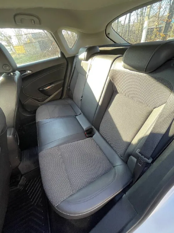 Продам опель астра j 2010г в самой максимальной комплектации оригинальный пробег 111тыс. без дтп, все железо родное кузов в отличном состоянии надежный 1.6 без турбины на классическом автомате, доедет куда угодно двигатель в отличном состоянии, работает тихо, без течей стоит алюминиевый термостат коробка переключает без пинков, ездила девушка аккуратно, около 10 лет была в одних руках двухзонный климат, подогрев руля, складывание зеркал, адаптивный свет, датчик света, датчик дождя подвеска мягкая, ничего не стучит салон в состоянии нового родное лобовое стекло без сколов два ключа цена 850тыс. + торг звоните, отвечу на все вопросы + 79494129599 донецк - фотография - 9