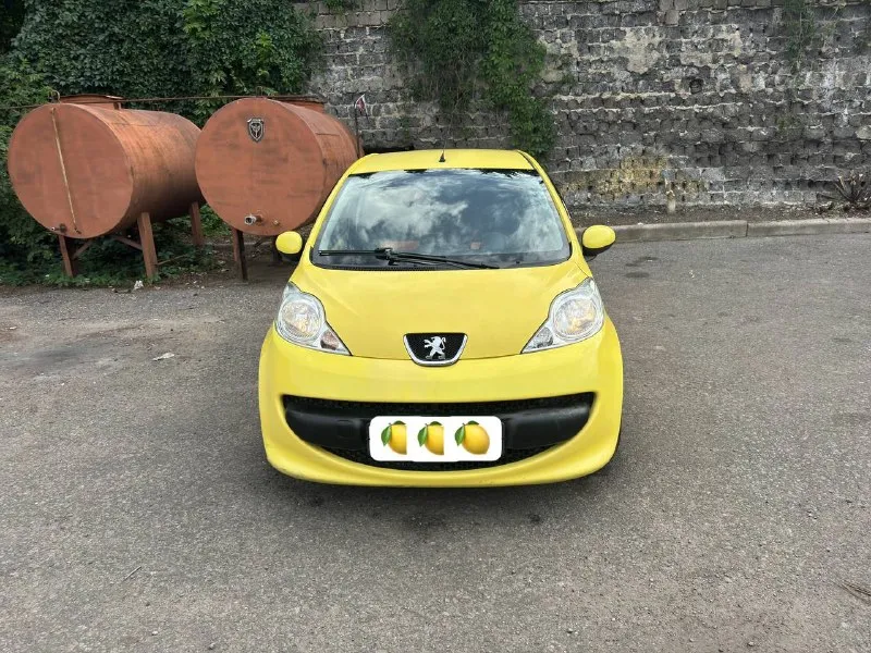 Продам peugeot 107 2008 год акпп пробег 107.000 по технике вопросов нет, авто обслужено. кондиционер заправлен. печка жарит. авто без дтп! расход в городе 5-5.5 трасса 4-4.5 мотор, коробка и тд тойота! очень надежное авто. в семье почти 4 года идеальный автомобиль для города ! все парковки ваши, очень удобно парковаться и ездить в плотном потоке ! масло каждые 5.000км цена :530.000₽ хороший торг при виде денег! тел: +79494018443 звонить в любое время (телеграмм на этом же номере ) 📞 звоните: +7(949)4018443 - фотография - 6