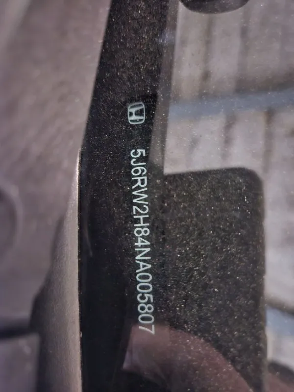 Honda cr-v 2022 год ex-l 57000км +79498540200 3 000 000₽ ​кожаный салон (сиденья, руль, рычаг кпп) ​электропривод сиденья водителя с памятью положений ​электропривод сиденья переднего пассажира ​электропривод двери багажника (с регулируемой высотой открытия) ​apple carplay /android auto ​автоматическое затемнение зеркала заднего вида ​подогрев передних сидений ​адаптивный круиз-контроль (acc) ​система удержания в полосе (lkas) ​система предотвращения столкновений (cmbs) ​система мониторинга "слепых зон" (blind spot information system) с мониторингом перекрестного трафика сзади 📲 tg: денис 📞 звоните: +7(949)8540200 - фотография - 6