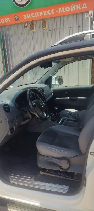 Volkswagen амарок. год выпуска - 2012. объем 2.0 битурбодизель, мкп. пробег 187 000 км. автомобиль был приобретен в 2016 году. по птс - вы будете вторым владельцем. автомобиль на 180 регионе, без штрафов и запретов, любые проверки за ваш счет, переоформление в мрэо. авто в отличном состоянии для своих лет. два года назад полностью обработано днище антикорозийкой. выкрашена в раптор. 50 км назад заменены масла, фильтра, ремни, произведено регламентное то. в дтп не участвовал. дополнительно стоит камера заднего хода, сигнализация "пандора". салон ухоженный и не прокуренный. могу рассмотреть обмен на авто с акп. седаны и лифтбэки, не предлагать. , а также машины старше 2014 года выпуска. разумный торг возле авто реальному покупателю. цена 2200000 рублей. телефон +79495550055. есть телеграмм. 📞 звоните: +7(949)5550055 - фотография - 2