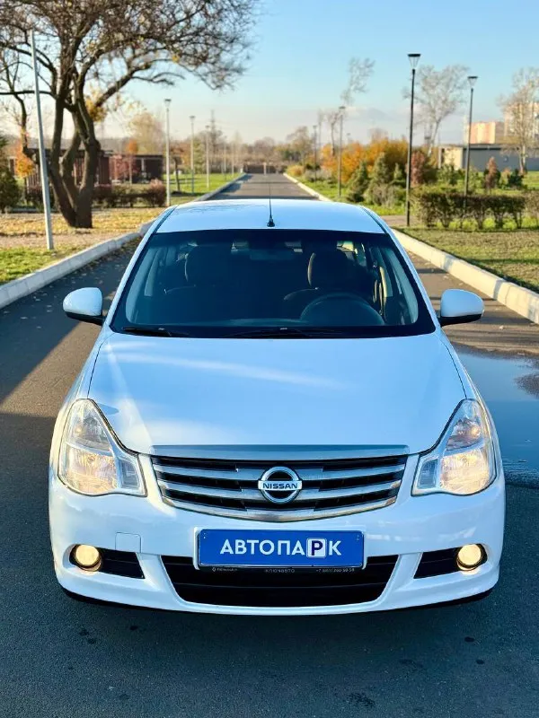 🚗 nissan almera g15 at 💰цена: 750 000р 🏢город: мариуполь 📅год выпуска: 2014 🧾пробег: 154 760 км. ⚙️двигатель: 1.6 16v ⛽топливо: бензин ⚙️кпп: автомат 📞 телефон: +7-989-263-55-56 +7-949-551-91-52 +7-949-727-41-51 💾 описание: ✅ оцинкованный кузов. ✅ заводская краска (2 косметических окраса). nissan almera g15 - это третье поколение седана nissan, автомобиль b-класса, известный своей надежностью, просторным салоном и вместительным багажником. производился на базе renault logan с технологией горячего цинкования кузова. 🚙 двигатель k4m 1.6 16v 102 л. с. самый лучший в линейке, едет шикарно, ходовая без посторонних звуков, мягкая, высокий клиренс. ❄️ кондиционер, гур, abs, 2 airbag, подогрев сидений, птф, магнитола с usb, оригинальные литые диски, центральный замок, 2 ключа. улица шевченко 2️⃣6️⃣9️⃣ 🏦 возможна продажа в кредит по двум документам. - фотография - 2