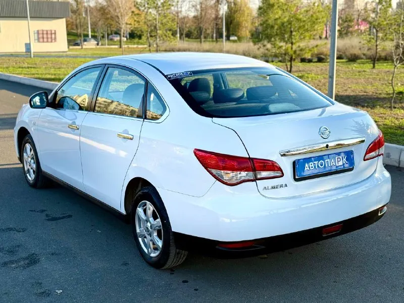 🚗 nissan almera g15 at 💰цена: 750 000р 🏢город: мариуполь 📅год выпуска: 2014 🧾пробег: 154 760 км. ⚙️двигатель: 1.6 16v ⛽топливо: бензин ⚙️кпп: автомат 📞 телефон: +7-989-263-55-56 +7-949-551-91-52 +7-949-727-41-51 💾 описание: ✅ оцинкованный кузов. ✅ заводская краска (2 косметических окраса). nissan almera g15 - это третье поколение седана nissan, автомобиль b-класса, известный своей надежностью, просторным салоном и вместительным багажником. производился на базе renault logan с технологией горячего цинкования кузова. 🚙 двигатель k4m 1.6 16v 102 л. с. самый лучший в линейке, едет шикарно, ходовая без посторонних звуков, мягкая, высокий клиренс. ❄️ кондиционер, гур, abs, 2 airbag, подогрев сидений, птф, магнитола с usb, оригинальные литые диски, центральный замок, 2 ключа. улица шевченко 2️⃣6️⃣9️⃣ 🏦 возможна продажа в кредит по двум документам. - фотография - 4