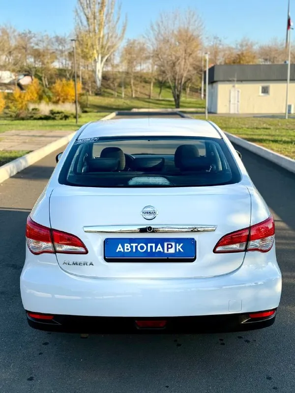 🚗 nissan almera g15 at 💰цена: 750 000р 🏢город: мариуполь 📅год выпуска: 2014 🧾пробег: 154 760 км. ⚙️двигатель: 1.6 16v ⛽топливо: бензин ⚙️кпп: автомат 📞 телефон: +7-989-263-55-56 +7-949-551-91-52 +7-949-727-41-51 💾 описание: ✅ оцинкованный кузов. ✅ заводская краска (2 косметических окраса). nissan almera g15 - это третье поколение седана nissan, автомобиль b-класса, известный своей надежностью, просторным салоном и вместительным багажником. производился на базе renault logan с технологией горячего цинкования кузова. 🚙 двигатель k4m 1.6 16v 102 л. с. самый лучший в линейке, едет шикарно, ходовая без посторонних звуков, мягкая, высокий клиренс. ❄️ кондиционер, гур, abs, 2 airbag, подогрев сидений, птф, магнитола с usb, оригинальные литые диски, центральный замок, 2 ключа. улица шевченко 2️⃣6️⃣9️⃣ 🏦 возможна продажа в кредит по двум документам. - фотография - 5