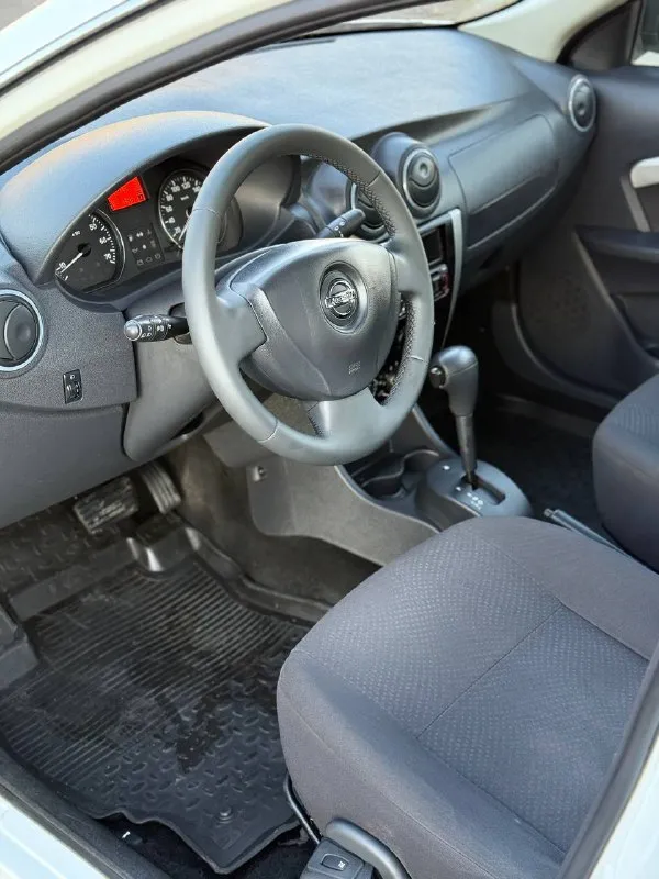 🚗 nissan almera g15 at 💰цена: 750 000р 🏢город: мариуполь 📅год выпуска: 2014 🧾пробег: 154 760 км. ⚙️двигатель: 1.6 16v ⛽топливо: бензин ⚙️кпп: автомат 📞 телефон: +7-989-263-55-56 +7-949-551-91-52 +7-949-727-41-51 💾 описание: ✅ оцинкованный кузов. ✅ заводская краска (2 косметических окраса). nissan almera g15 - это третье поколение седана nissan, автомобиль b-класса, известный своей надежностью, просторным салоном и вместительным багажником. производился на базе renault logan с технологией горячего цинкования кузова. 🚙 двигатель k4m 1.6 16v 102 л. с. самый лучший в линейке, едет шикарно, ходовая без посторонних звуков, мягкая, высокий клиренс. ❄️ кондиционер, гур, abs, 2 airbag, подогрев сидений, птф, магнитола с usb, оригинальные литые диски, центральный замок, 2 ключа. улица шевченко 2️⃣6️⃣9️⃣ 🏦 возможна продажа в кредит по двум документам. - фотография - 7