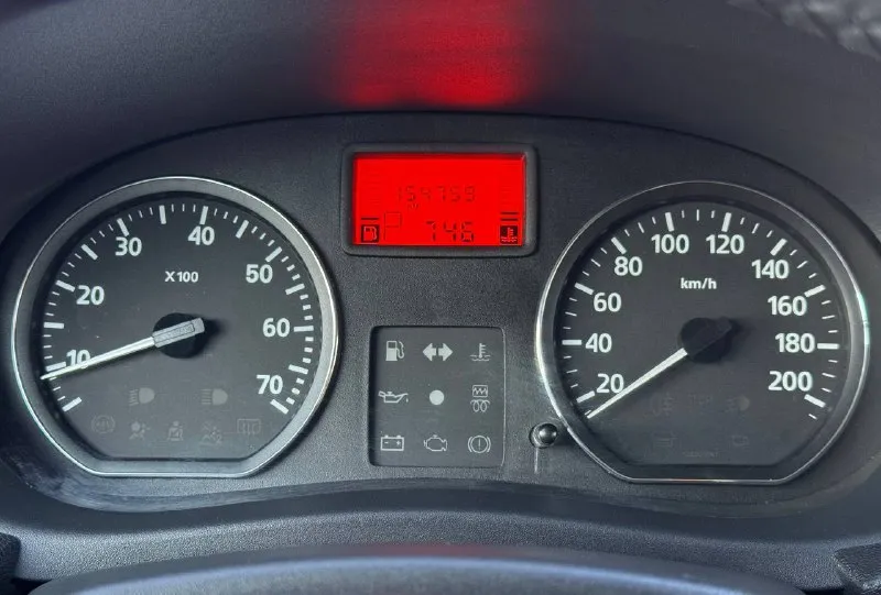 🚗 nissan almera g15 at 💰цена: 750 000р 🏢город: мариуполь 📅год выпуска: 2014 🧾пробег: 154 760 км. ⚙️двигатель: 1.6 16v ⛽топливо: бензин ⚙️кпп: автомат 📞 телефон: +7-989-263-55-56 +7-949-551-91-52 +7-949-727-41-51 💾 описание: ✅ оцинкованный кузов. ✅ заводская краска (2 косметических окраса). nissan almera g15 - это третье поколение седана nissan, автомобиль b-класса, известный своей надежностью, просторным салоном и вместительным багажником. производился на базе renault logan с технологией горячего цинкования кузова. 🚙 двигатель k4m 1.6 16v 102 л. с. самый лучший в линейке, едет шикарно, ходовая без посторонних звуков, мягкая, высокий клиренс. ❄️ кондиционер, гур, abs, 2 airbag, подогрев сидений, птф, магнитола с usb, оригинальные литые диски, центральный замок, 2 ключа. улица шевченко 2️⃣6️⃣9️⃣ 🏦 возможна продажа в кредит по двум документам. - фотография - 9