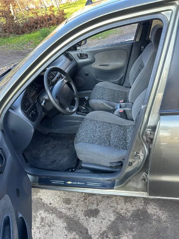 Продам daewoo lanos ( daewoo ланос) поляк 1.5 2005 год в отличном состоянии. 2 владельца по птс. автотека зеленая, запретов и штрафов нет, в такси не был. очень бодрая машина комплектация : гидроусилитель руля 4 стеклоподъемника 2 ключа подушка безопасности поменянные масла, фильтра, антифриз установлено новое сцепление, стоит новый аккумулятор, лед оптика, магнитофон с блютузом. новая резина triangle кузов оцинкованный в хорошем состоянии, дно пороги без рыжиков и гнили практически весь в родном окрасе, все стекла родные ходовая мягкая, коробка отлично не выбивает не хрустит. работает ровно, не дымит, масло не берет ни грамма от замены до замены, печка работает на 5+ 2 зимних колеса на штампах в подарок. вложений авто не требует. переоформление любое осмотр г. мариуполь цена 320 тыс. реальному покупателю небольшой торг. все вопросы: +7 (949) 523-26-34 +7 (949) 225-85-35 📲 tg: иван николаевич 📞 звоните: +7(949)5232634 - фотография - 5