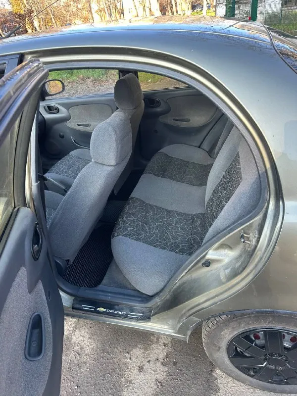 Продам daewoo lanos ( daewoo ланос) поляк 1.5 2005 год в отличном состоянии. 2 владельца по птс. автотека зеленая, запретов и штрафов нет, в такси не был. очень бодрая машина комплектация : гидроусилитель руля 4 стеклоподъемника 2 ключа подушка безопасности поменянные масла, фильтра, антифриз установлено новое сцепление, стоит новый аккумулятор, лед оптика, магнитофон с блютузом. новая резина triangle кузов оцинкованный в хорошем состоянии, дно пороги без рыжиков и гнили практически весь в родном окрасе, все стекла родные ходовая мягкая, коробка отлично не выбивает не хрустит. работает ровно, не дымит, масло не берет ни грамма от замены до замены, печка работает на 5+ 2 зимних колеса на штампах в подарок. вложений авто не требует. переоформление любое осмотр г. мариуполь цена 320 тыс. реальному покупателю небольшой торг. все вопросы: +7 (949) 523-26-34 +7 (949) 225-85-35 📲 tg: иван николаевич 📞 звоните: +7(949)5232634 - фотография - 6