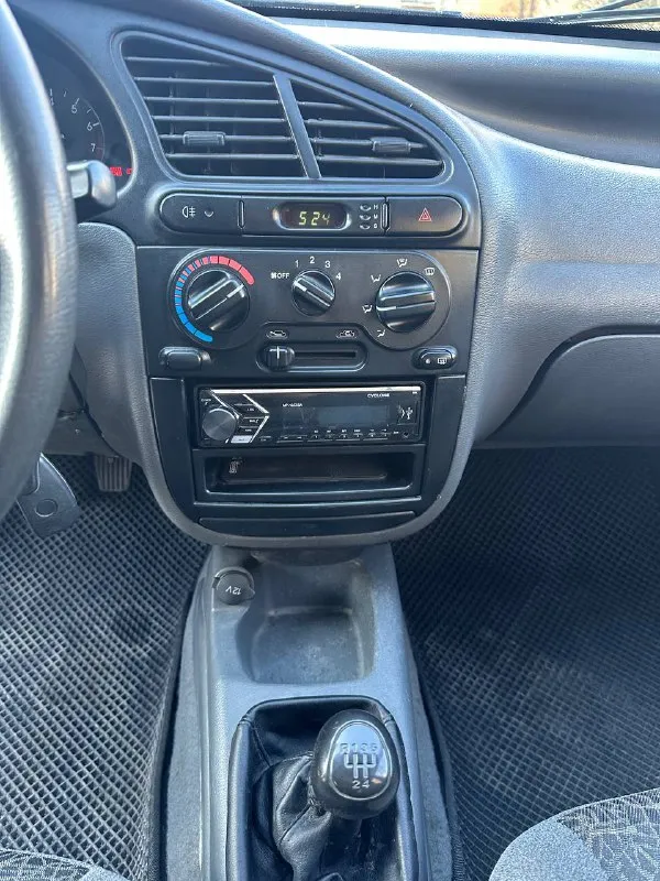 Продам daewoo lanos ( daewoo ланос) поляк 1.5 2005 год в отличном состоянии. 2 владельца по птс. автотека зеленая, запретов и штрафов нет, в такси не был. очень бодрая машина комплектация : гидроусилитель руля 4 стеклоподъемника 2 ключа подушка безопасности поменянные масла, фильтра, антифриз установлено новое сцепление, стоит новый аккумулятор, лед оптика, магнитофон с блютузом. новая резина triangle кузов оцинкованный в хорошем состоянии, дно пороги без рыжиков и гнили практически весь в родном окрасе, все стекла родные ходовая мягкая, коробка отлично не выбивает не хрустит. работает ровно, не дымит, масло не берет ни грамма от замены до замены, печка работает на 5+ 2 зимних колеса на штампах в подарок. вложений авто не требует. переоформление любое осмотр г. мариуполь цена 320 тыс. реальному покупателю небольшой торг. все вопросы: +7 (949) 523-26-34 +7 (949) 225-85-35 📲 tg: иван николаевич 📞 звоните: +7(949)5232634 - фотография - 8